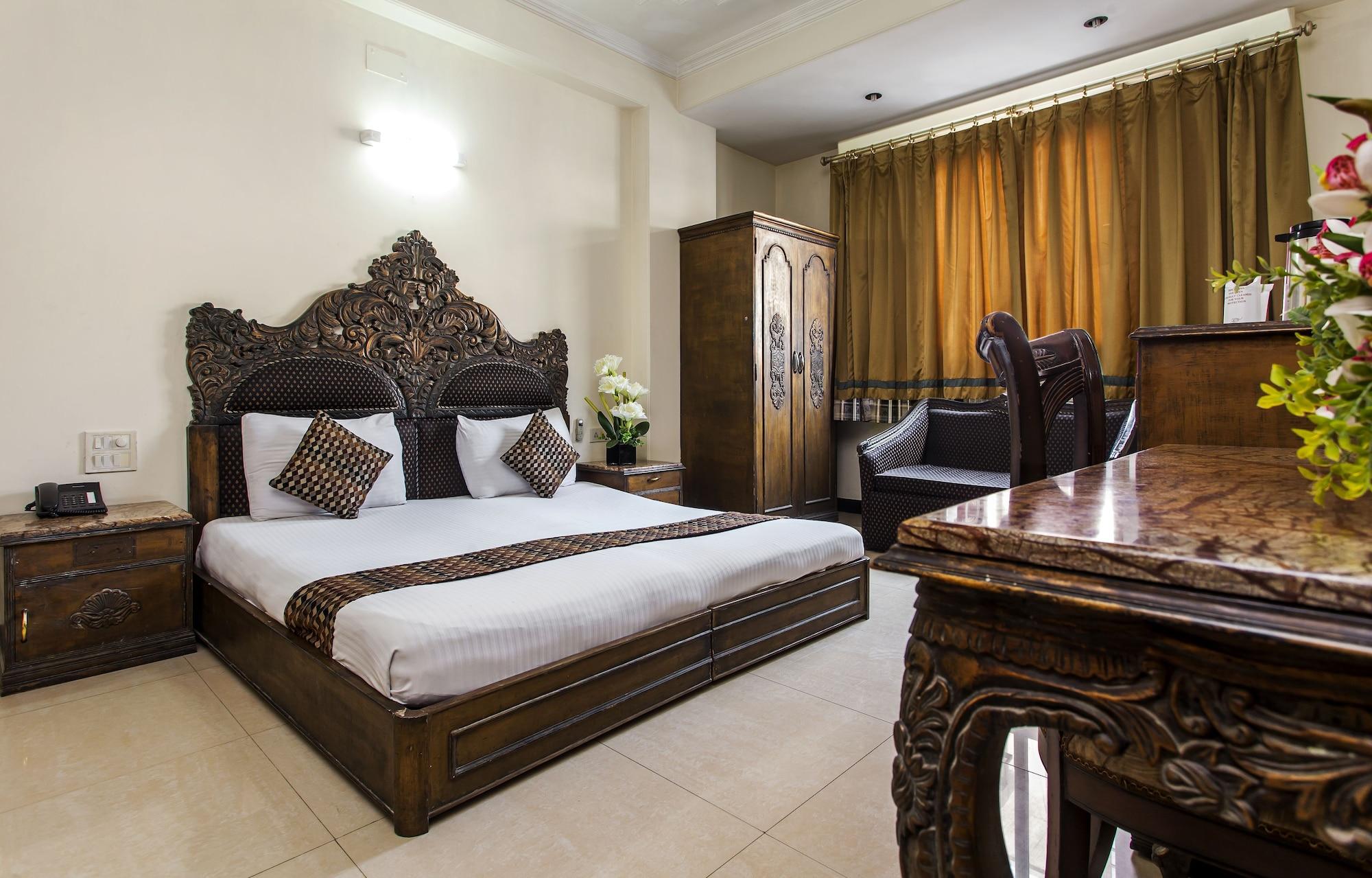 Hotel Sunstar Residency Делхи Екстериор снимка