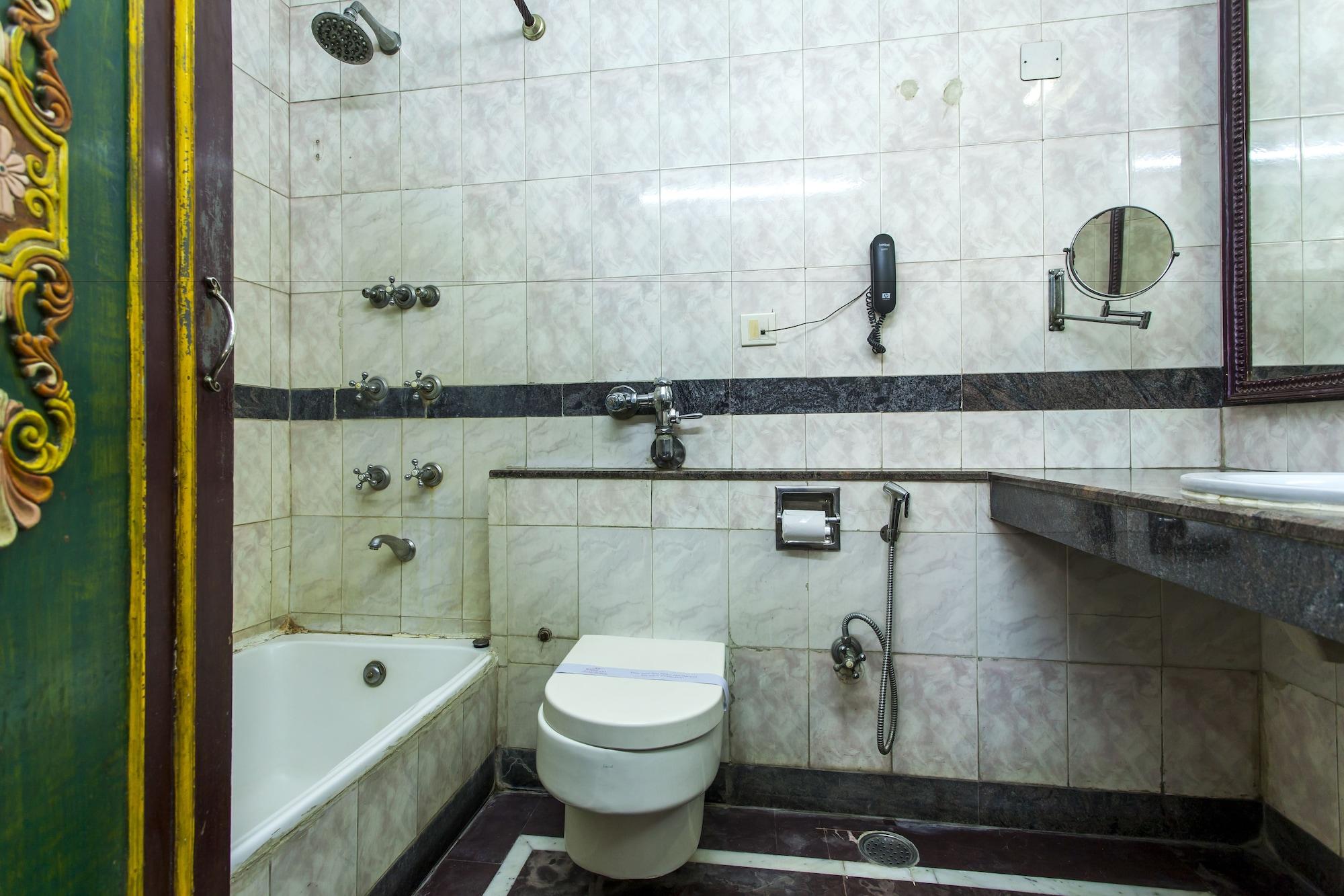 Hotel Sunstar Residency Делхи Екстериор снимка