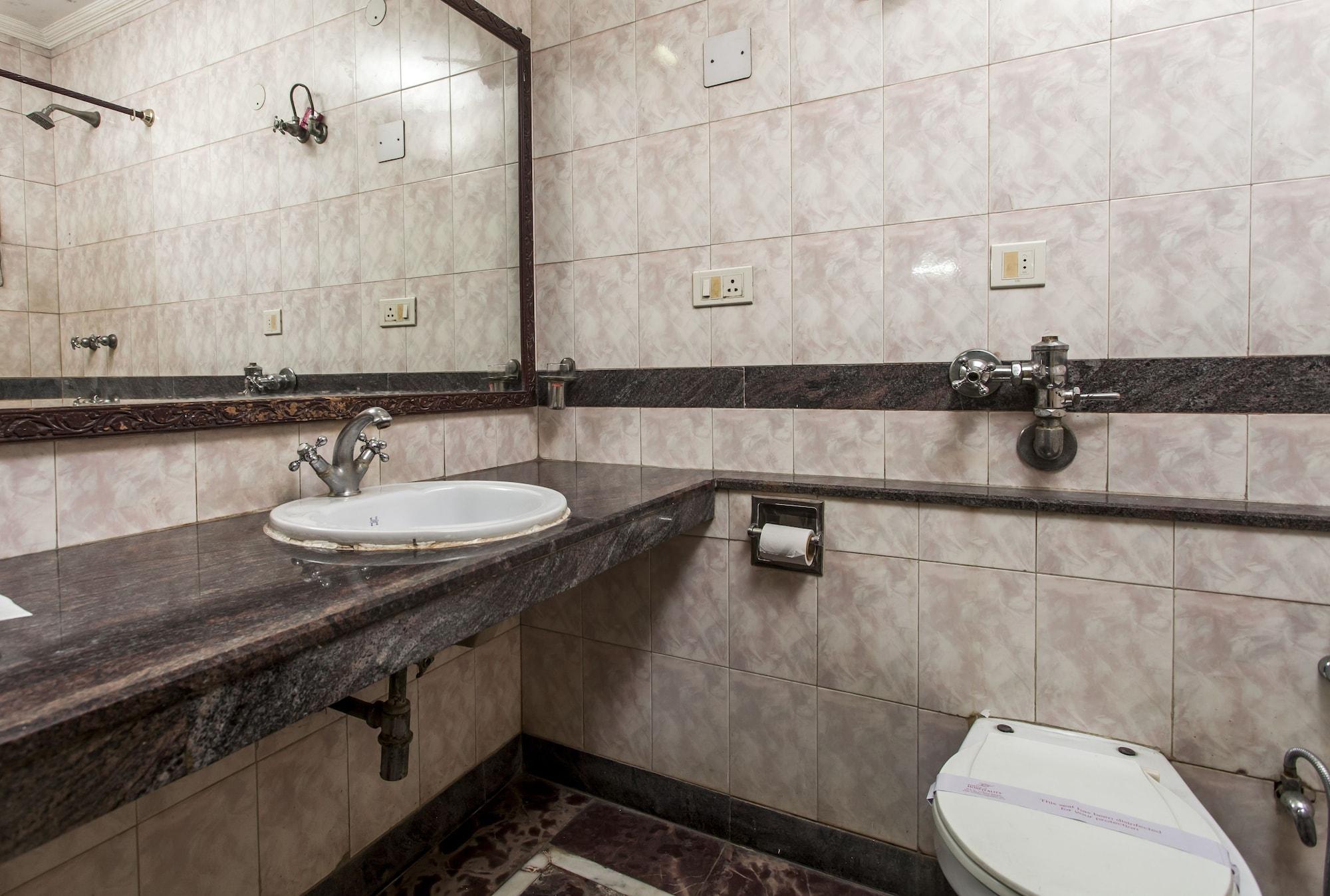 Hotel Sunstar Residency Делхи Екстериор снимка