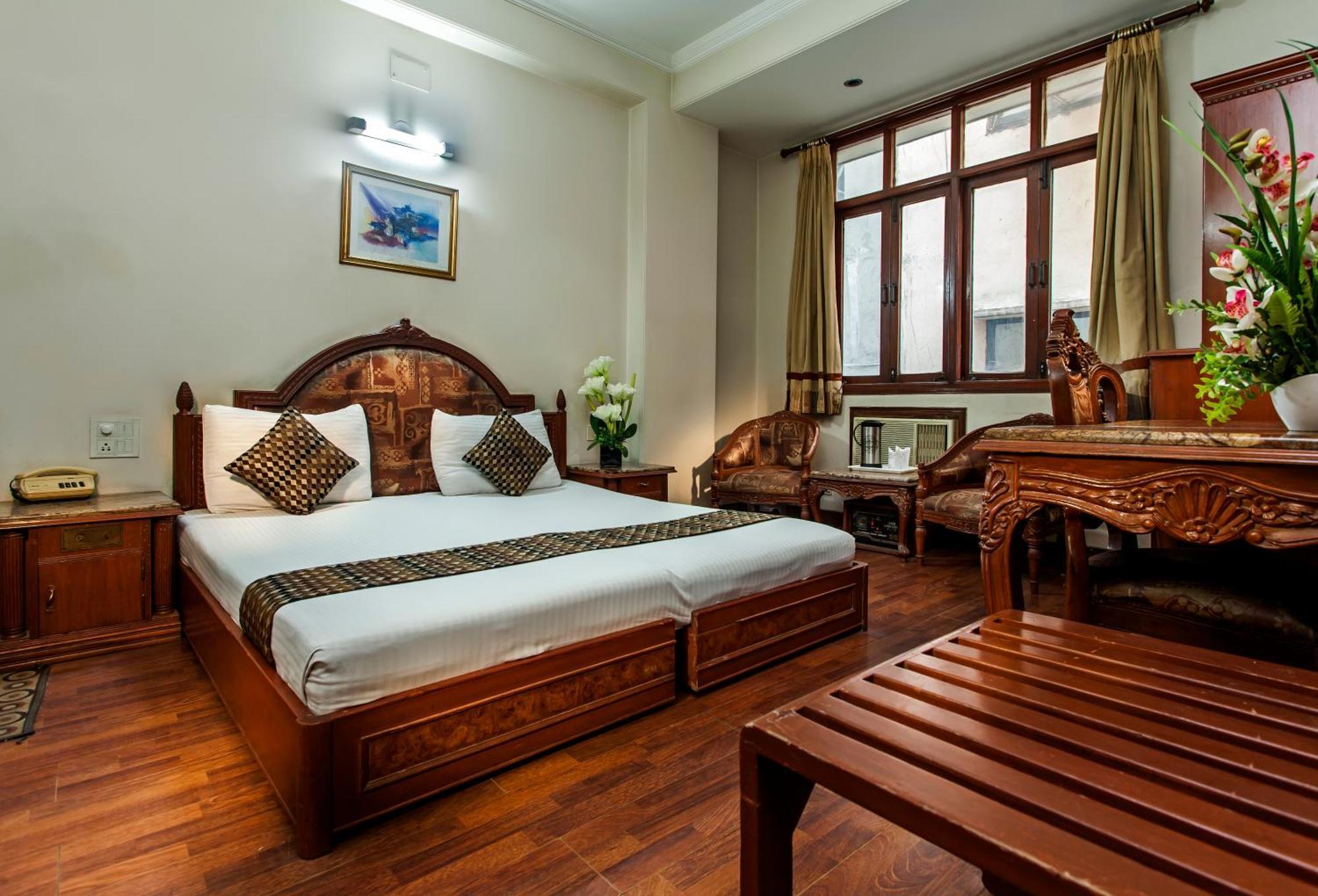 Hotel Sunstar Residency Делхи Екстериор снимка