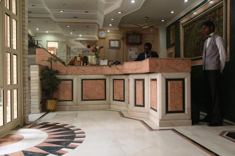 Hotel Sunstar Residency Делхи Екстериор снимка