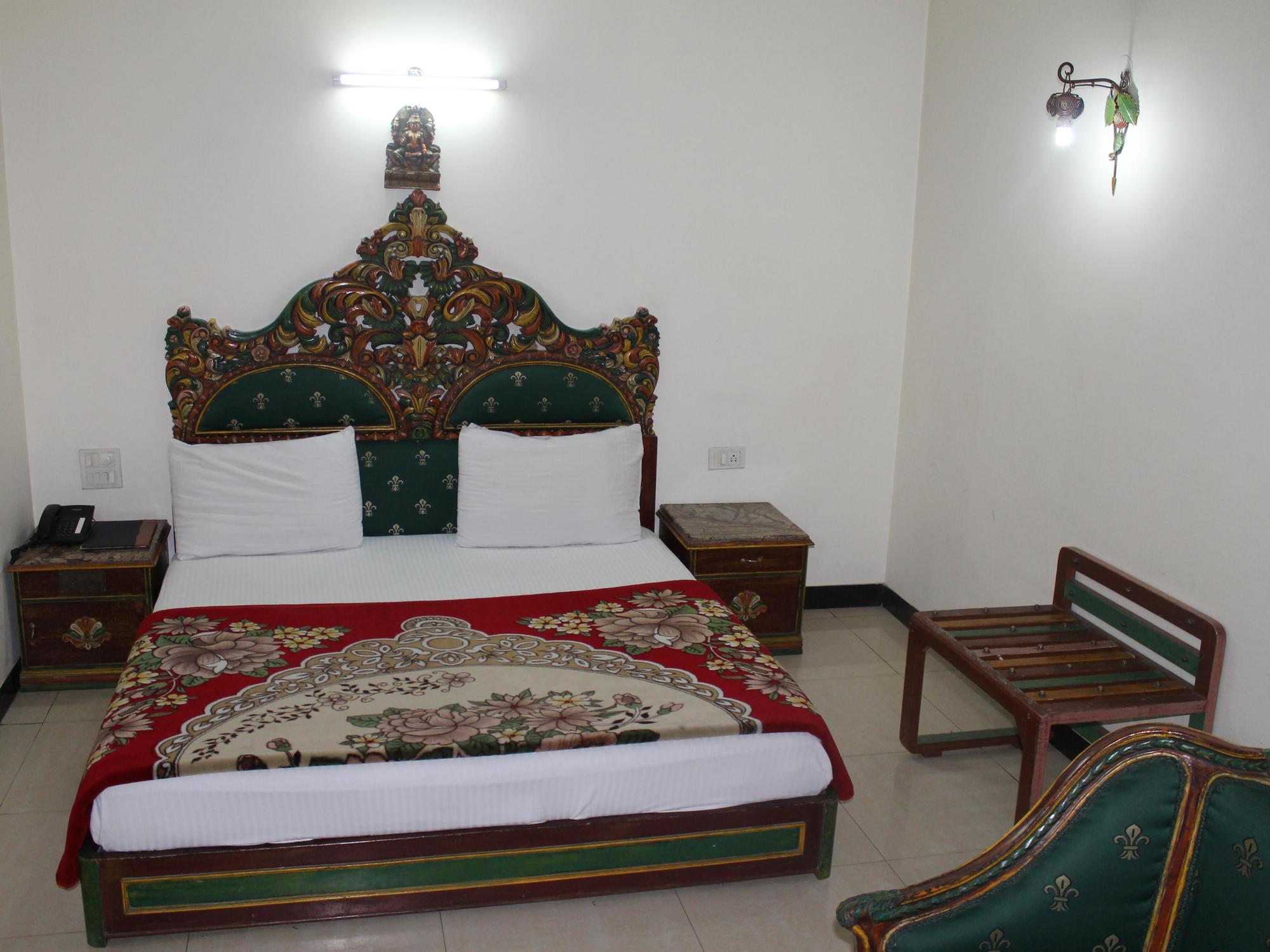 Hotel Sunstar Residency Делхи Екстериор снимка