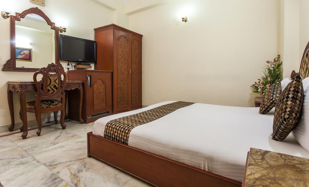 Hotel Sunstar Residency Делхи Екстериор снимка