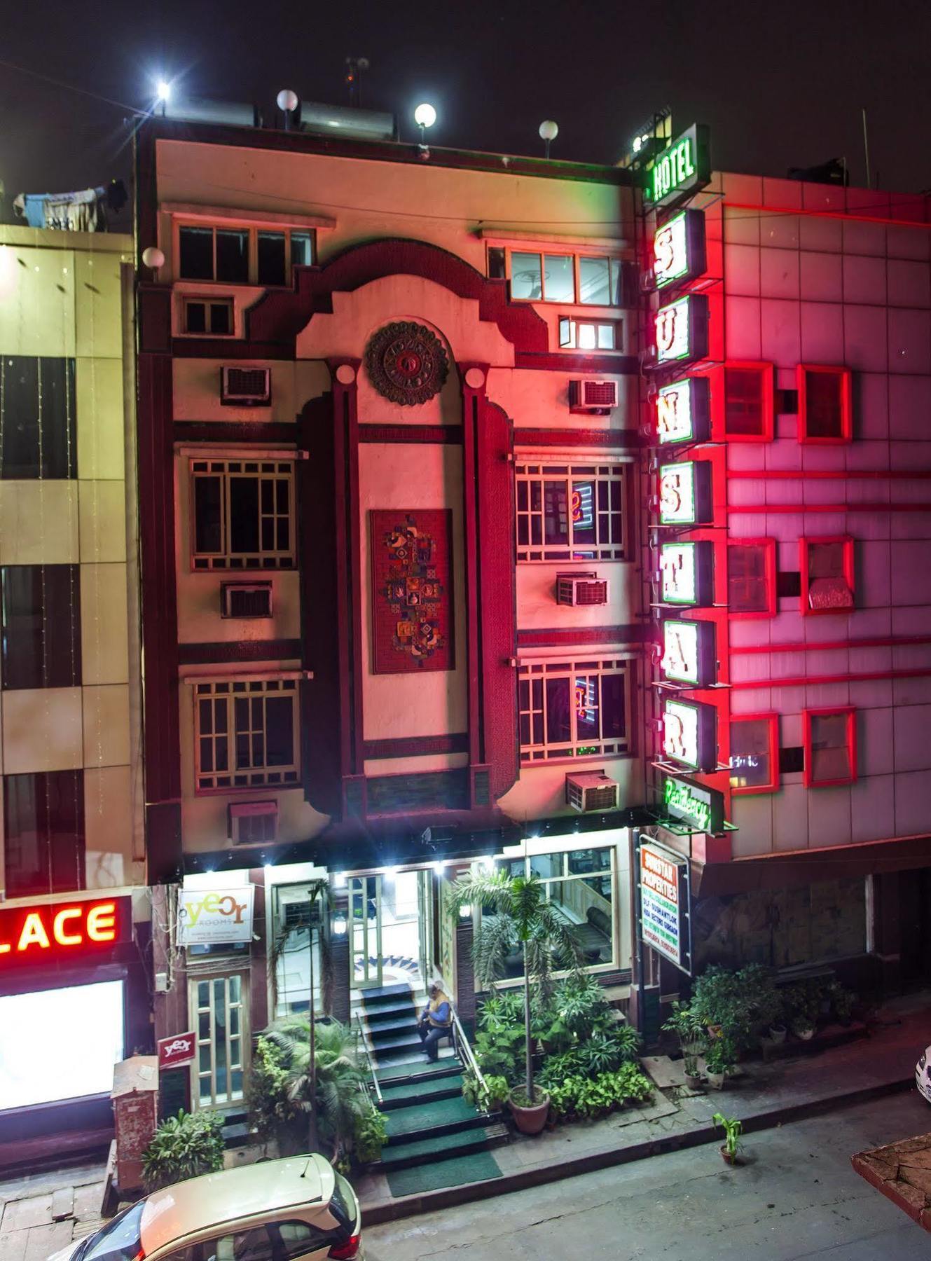 Hotel Sunstar Residency Делхи Екстериор снимка