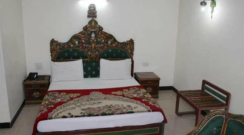 Hotel Sunstar Residency Делхи Екстериор снимка
