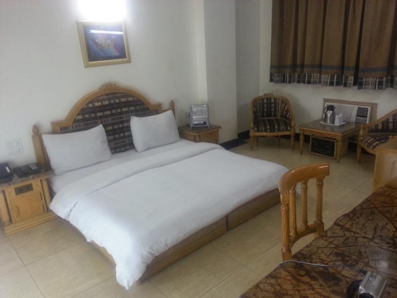 Hotel Sunstar Residency Делхи Екстериор снимка