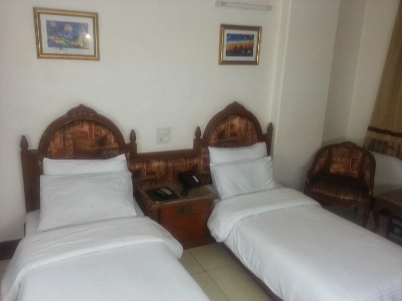 Hotel Sunstar Residency Делхи Екстериор снимка